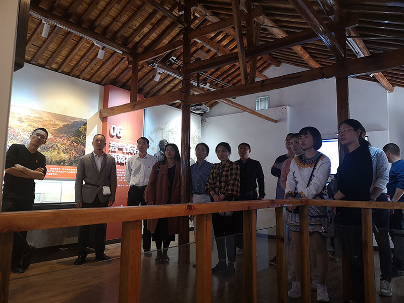 區(qū)城建投黨支部開(kāi)展革命傳統(tǒng)教育“緬懷先烈、重溫誓詞”主題黨日活動(dòng)