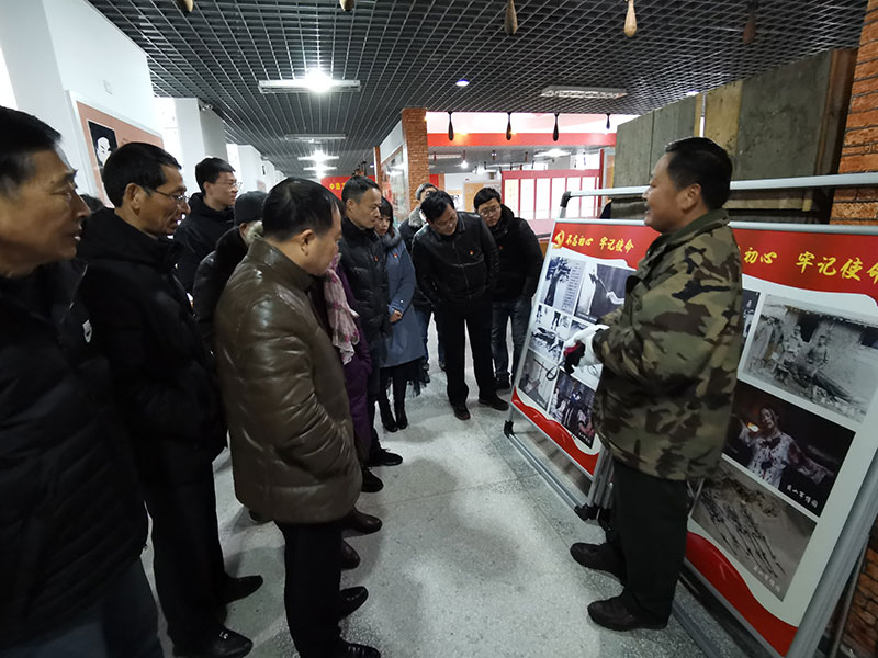 屯溪區(qū)委辦黨支部、屯溪城建投公司黨支部聯(lián)合開展主題黨日共建活動