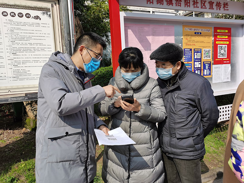 屯溪城建投公司黨支部開(kāi)展“踐行雷鋒精神，我們共同戰(zhàn)‘疫’”主題黨日活動(dòng)