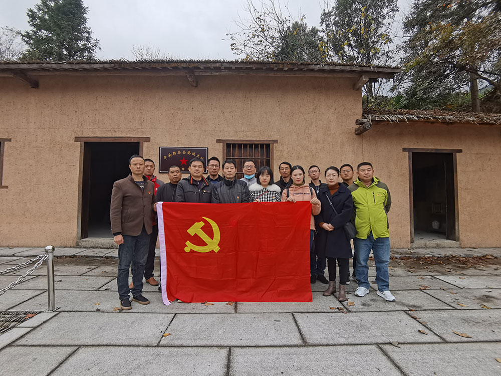屯溪城建投公司黨支部開展“走進(jìn)紅色記憶、傳承初心使命”主題黨日活動