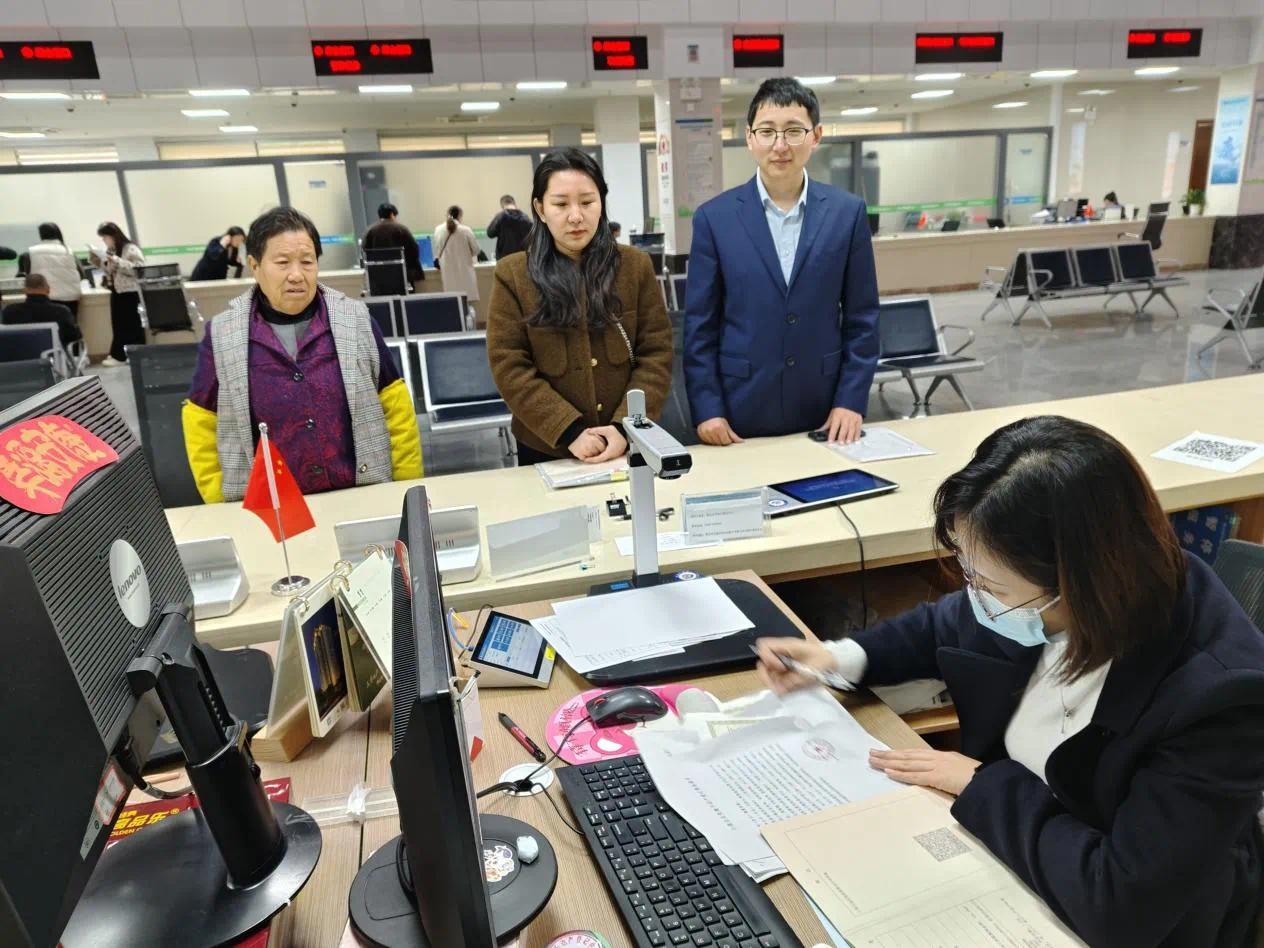 江南融資擔(dān)保公司助力黃山市首例商業(yè)不動(dòng)產(chǎn)繼承“代押過(guò)戶(hù)”落地